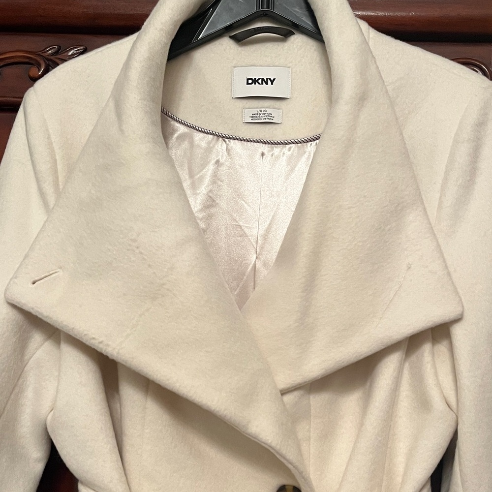 DKNY Classic Cream Wrap Trench Coat - Picture 4 of 7